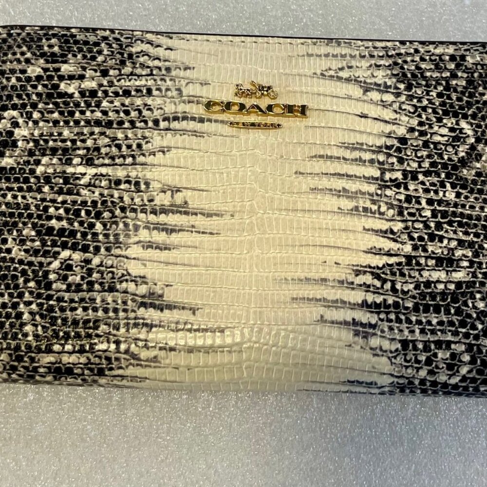Coach Medium Zip Wallet